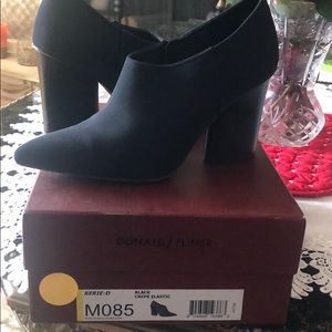 Donald Pliner black Kerie booties size 8.5.